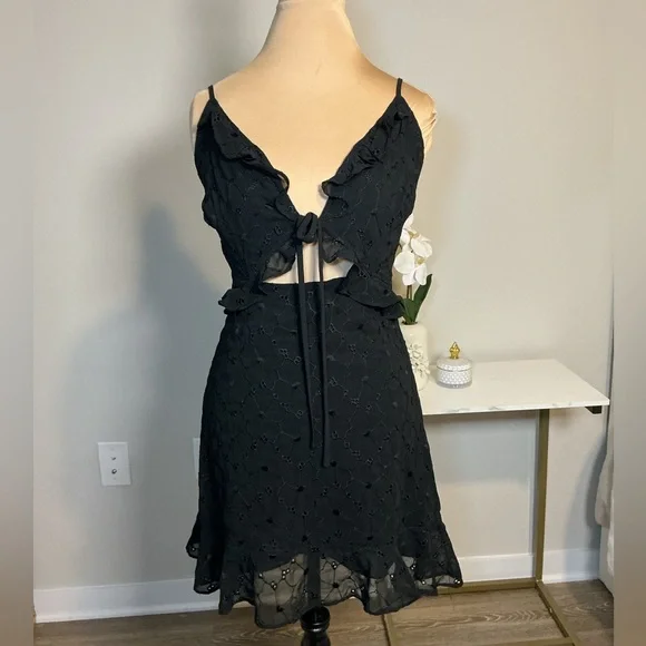 Storia Black Lace Backless Dress - Picture 1 of 7